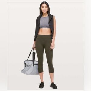 Lululemon In Movement Crop *Everlux 19"
Dark Olive Size 6